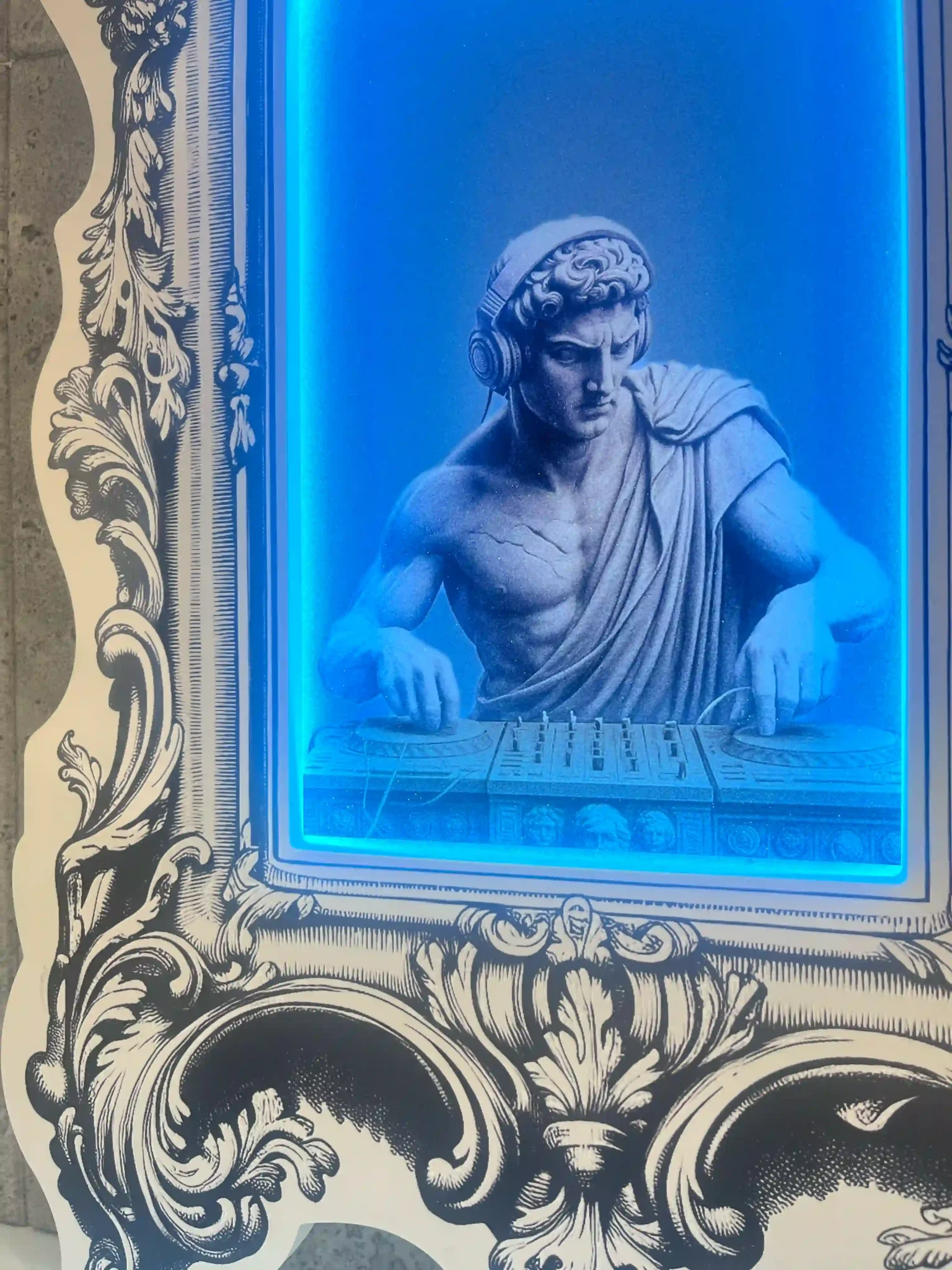 Plakat Led DJ Apollo z niebieskim podświetleniem