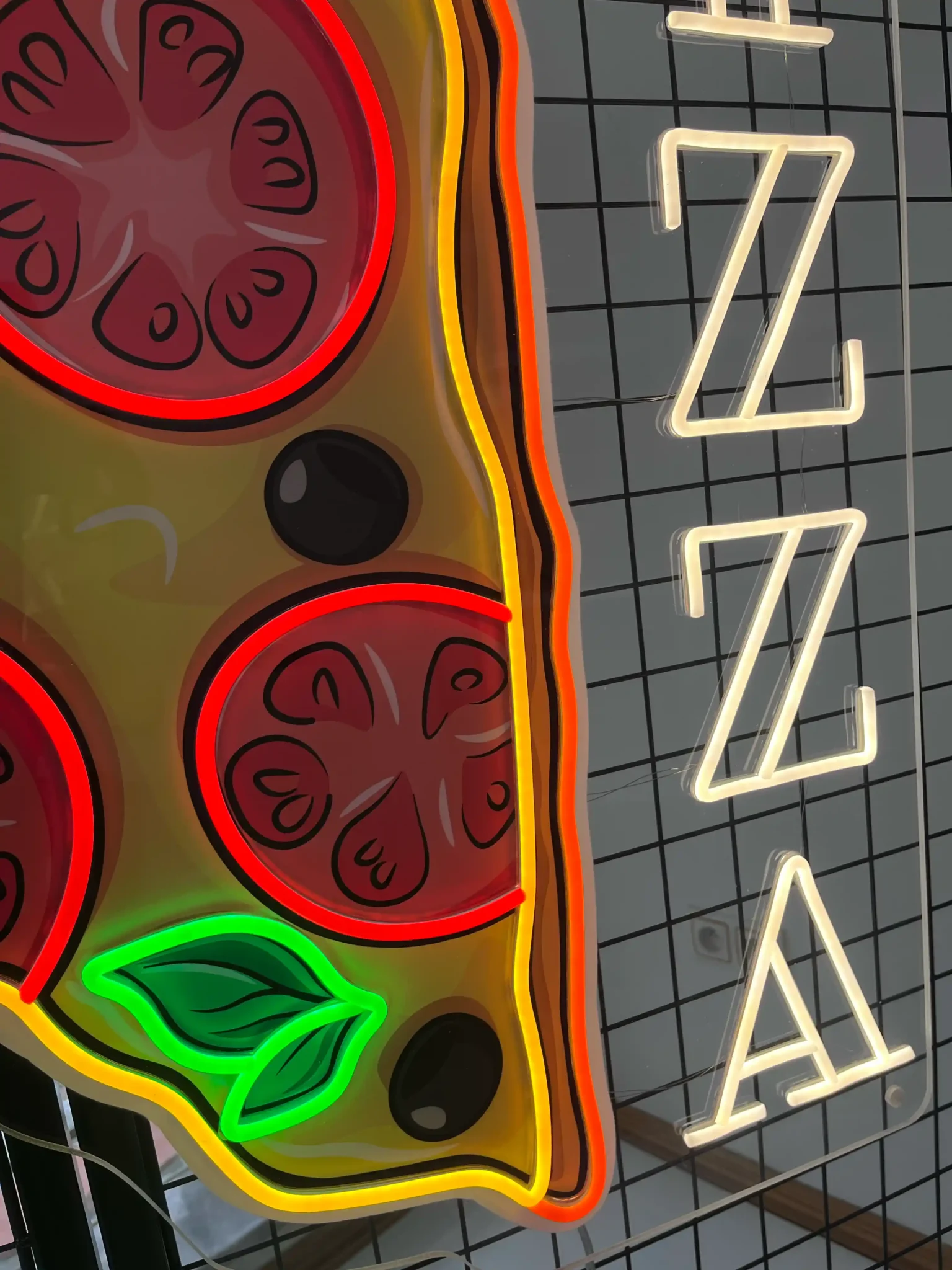 Neon LED Pizza – dekoracja do pizzerii i restauracji - obrazek 3